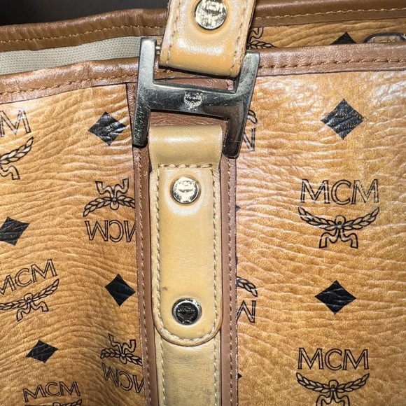 100% Authentic MCM VisetosShopper
Shoulder Bag - Picture 9 of 11